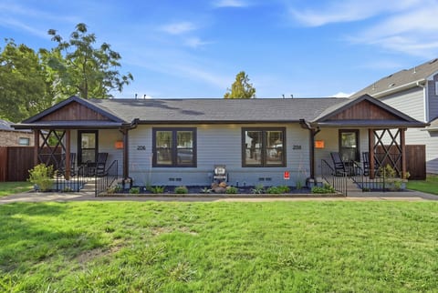Walk to AT&T Stadium • Whole Duplex for 8! - Holiday Home