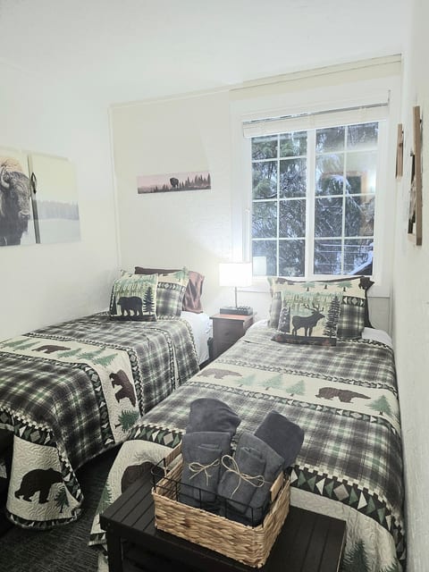 Cozy Cabin with Arcade Loft image 5