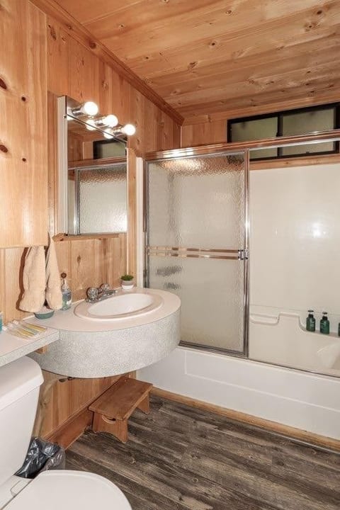 Cozy Cabin with Arcade Loft image 3
