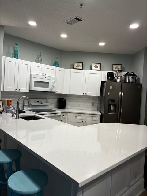 87 Ocean Breeze, Walk to the Beach, Tennis, 3 Pools, Just renovated!!