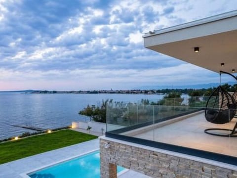 Luxuriöse Villa direkt am Meer - Agentur TA Leut