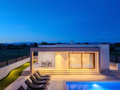 NEU - Ferienhaus Nina mit Pool - Agentur TA Leut
