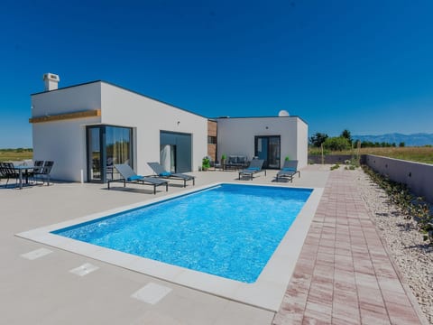 Villa mit beheiztem Pool - von TA Leut Agency