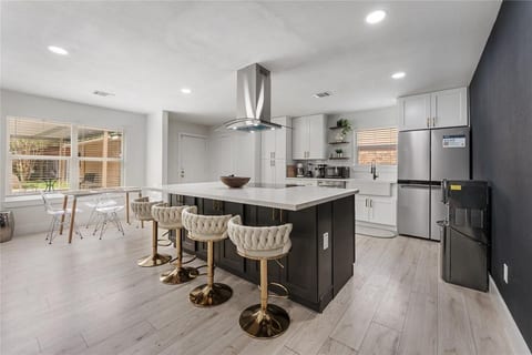 Fully Furnished 4BR Home | Nurses & Corporate image 3