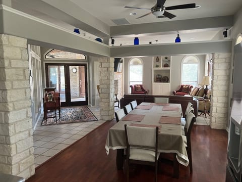 Exclusive Waterfront Estate on Private Peninsula image 4
