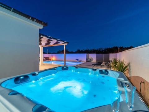 Villa mit beheiztem Pool Privlaka - TA Leut Agency