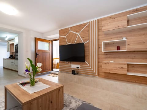 mit Jacuzzi-TA Leut Agency