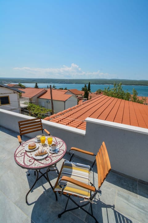 Villa mit beheiztem Pool mit Meerblick - TA Leut Agency