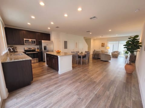 15 min from Parks, Lake Nona, MCO & USTA| 3BR Home image 6