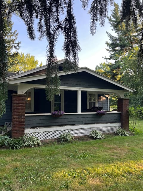 The Cozy Cottage welcomes you! image 1