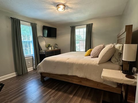 The Cozy Cottage welcomes you! image 2