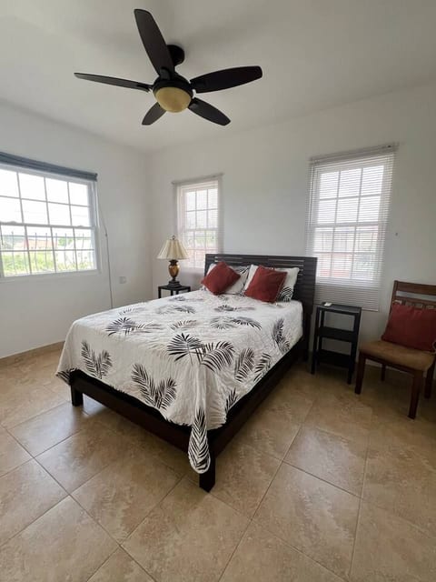 Walk to Miami Beach | Pool, Patio & Fast WiFi