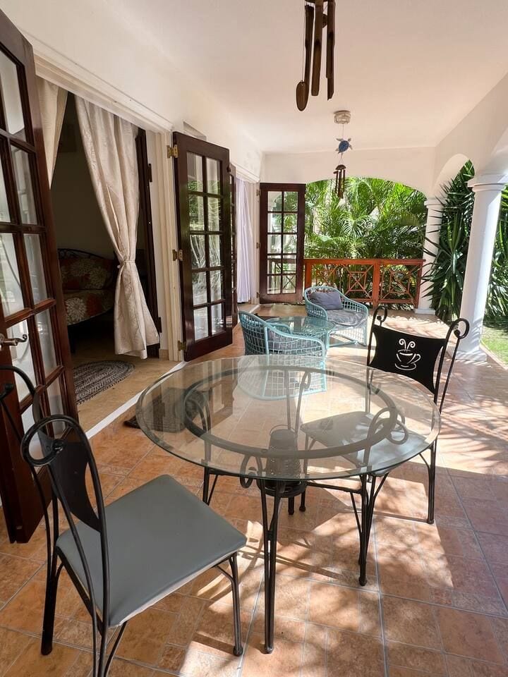 Walk to Miami Beach | Pool, Patio & Fast WiFi - Oistins