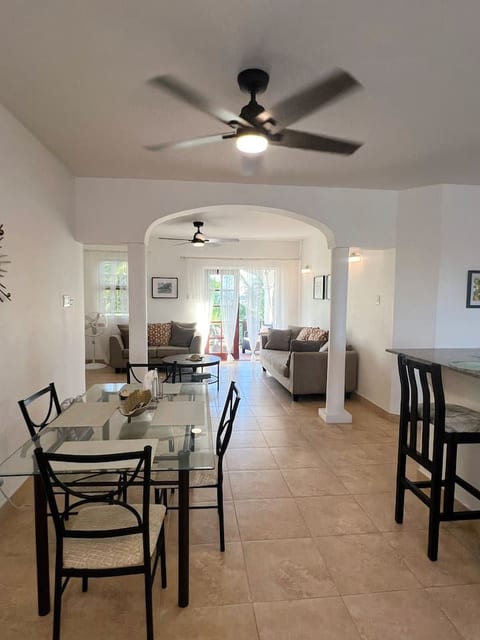 Oistins Cozy Beach Gem with Pool & Rooftop Deck