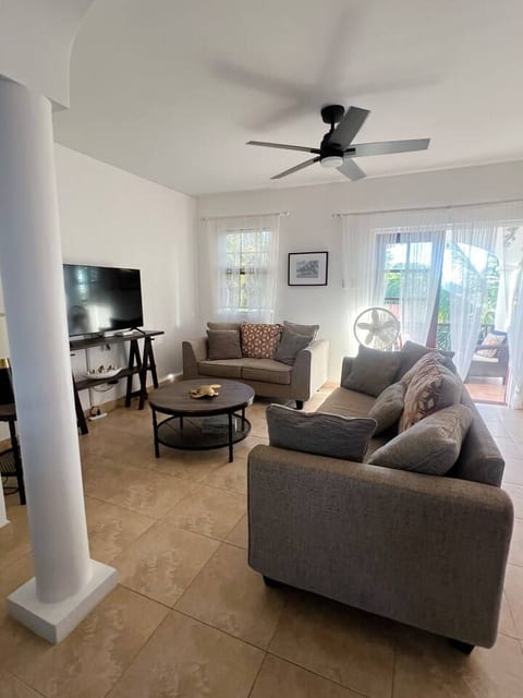 Oistins Cozy Beach Gem with Pool & Rooftop Deck