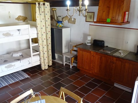 Gemütliches Ferienhaus mit großem Gemeinschaftspool und Garten
