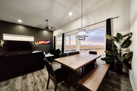 Seating for 8 around the dining table with magnificent views of the lake out the sliding glass doors. 