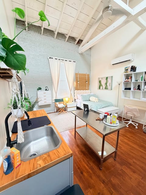 The Allman Loft | Walk to Food, Bars & Coffee image 2