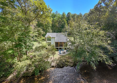 Tucked among the trees, Robbin’s Nest on Snowbird Creek offers a peaceful setting with a creekside fire pit for evenings outdoors.