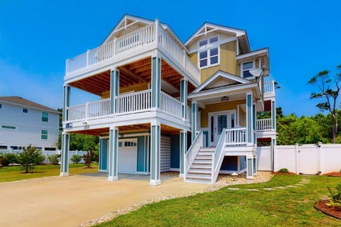 Front view with garage