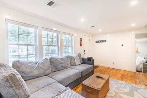 Cape Cod Classic Cottage Near Forest Beach image 4