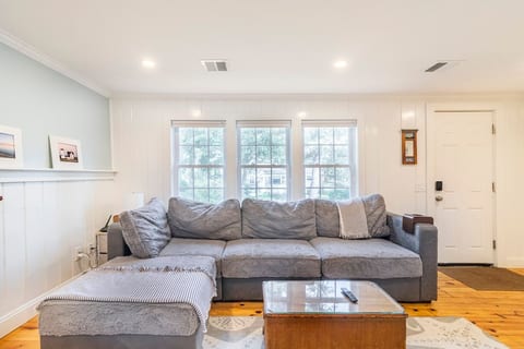 Cape Cod Classic Cottage Near Forest Beach image 3