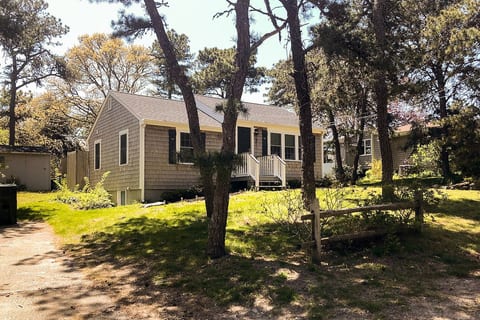 Cape Cod Classic Cottage Near Forest Beach image 1