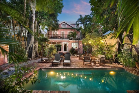 3 Bedroom Home - Perfect Location & Private Pool