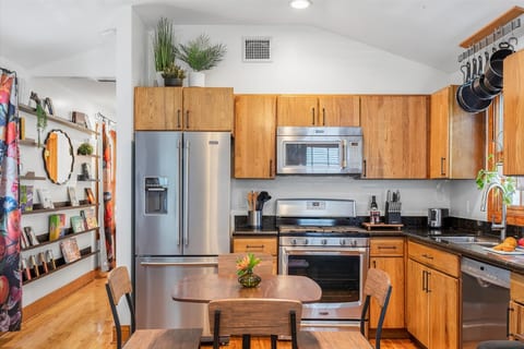 Casa Mamisa - 2 Bedroom Home in Old Town
