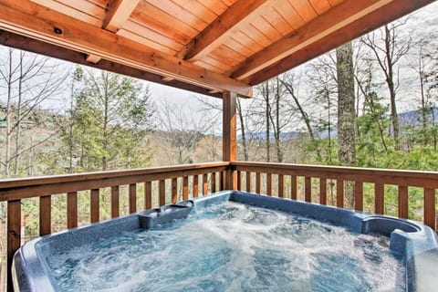 NEW-Luxury Cabin Near Town w/ Pool & Hot Tub