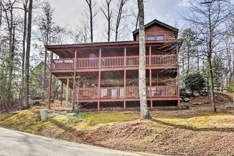 NEW-Luxury Cabin Near Town w/ Pool & Hot Tub