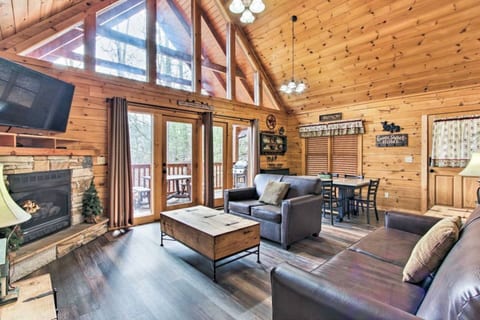 NEW-Luxury Cabin Near Town w/ Pool & Hot Tub