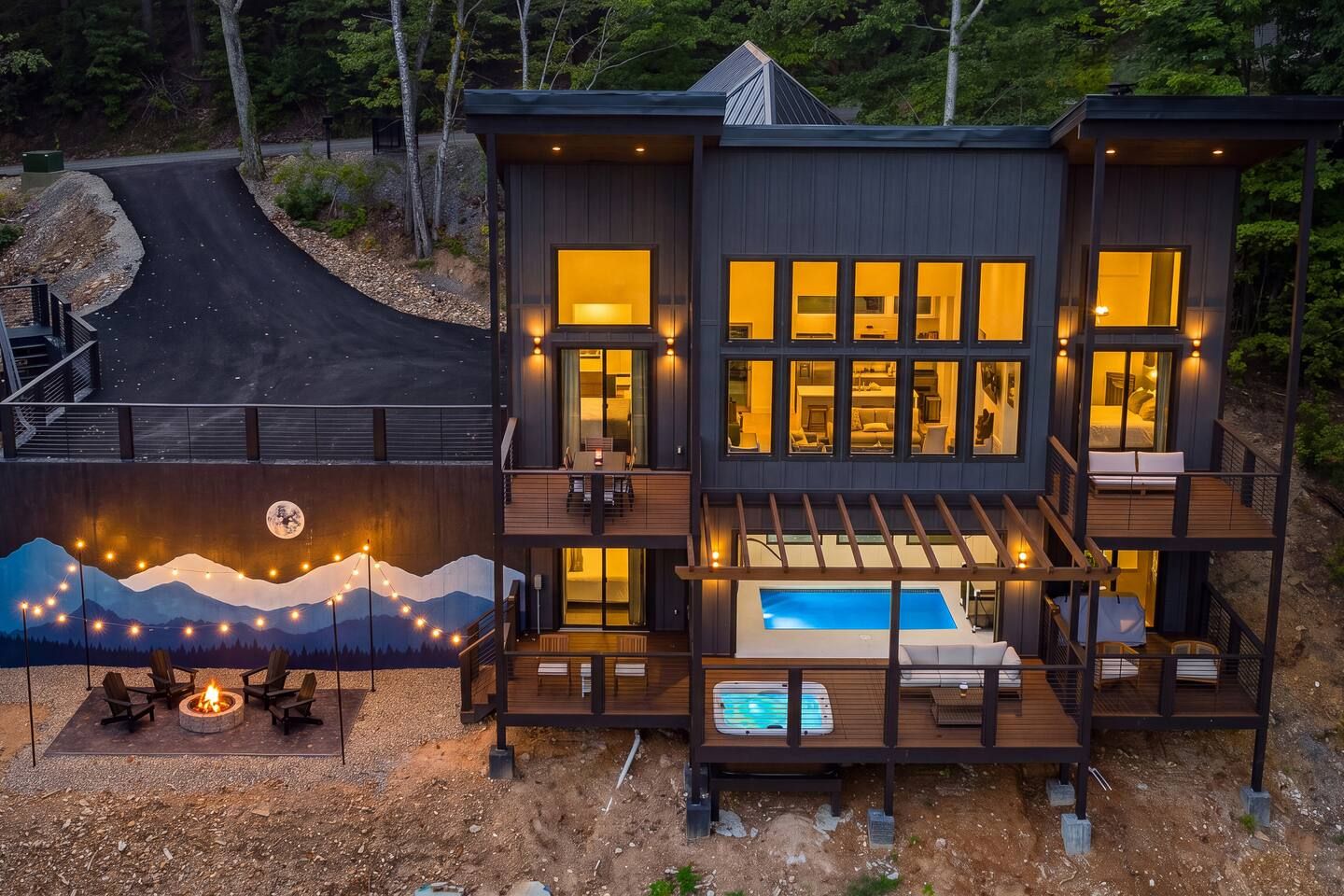 NEW LUXE Private Pool/Hot Tub/VIEWS/Arcade+Theater