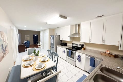 Fully Equipped open concept kitchen with dining for 6 guests.