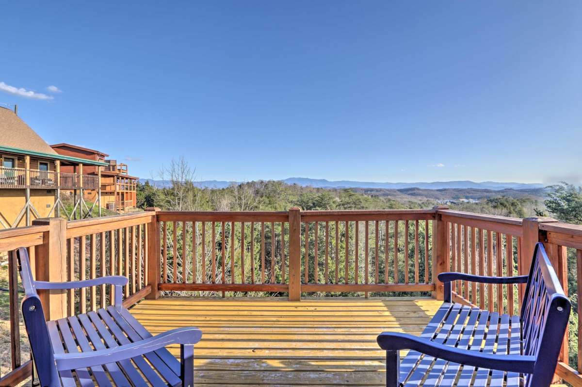 3br/3ba! Stunning Mtn View! Hot Tub | Game Room