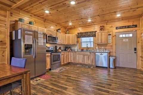 Save money eating out and prepare breakfast in your cabin or pack lunches to take on picnics!  The entrance to Bedroom 3 is just out of view to the right of the outside door.