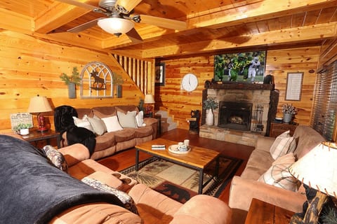 Majestic Mtn VIEWS! Gatlinburg is 5 min. 3 Separate Decks. 2 Separate Game Rooms