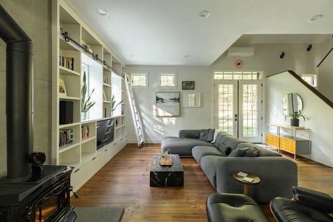 Happy Hemlock | Modern Luxury Retreat image 5