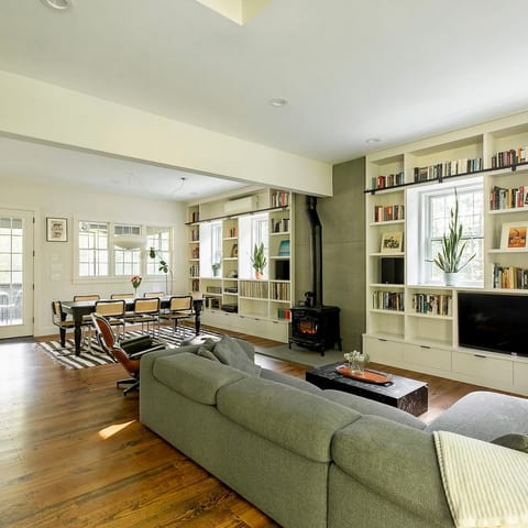 Happy Hemlock | Modern Luxury Retreat image 4