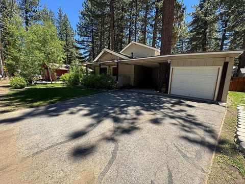 Cozy 4BR Retreat | Ski + Lake | Family Friendly image 5