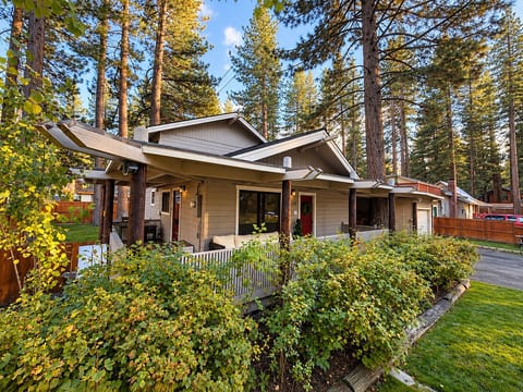 Cozy 4BR Retreat | Ski + Lake | Family Friendly image 1