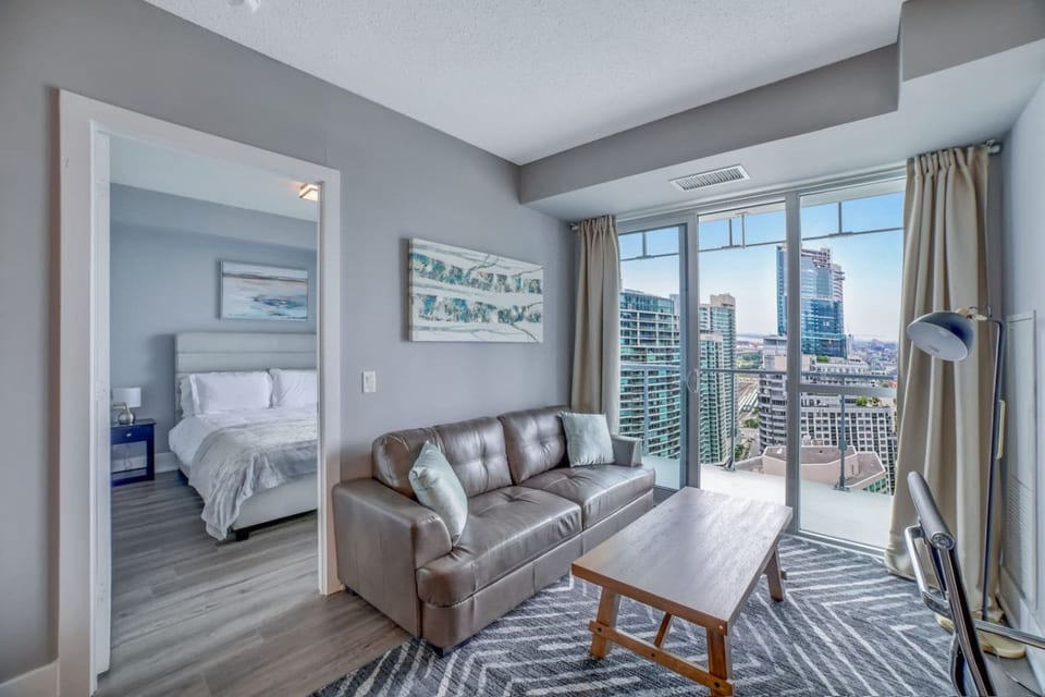 Downtown Toronto 1BR | Lake Views near CN Tower - Toronto