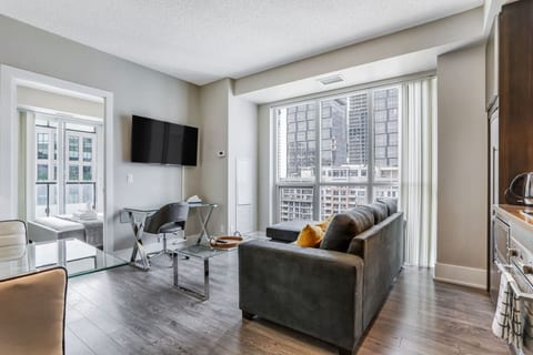 Executive Downtown 3BR | Prime Front St W
