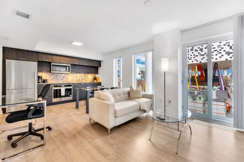 Downtown Toronto 2BR | Parking Included