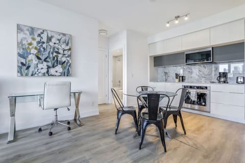 Upscale North York 2BR/2BA | Park Views & Highways