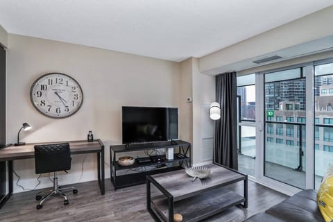 Luxury Downtown 1BR | City Views | 300 Front