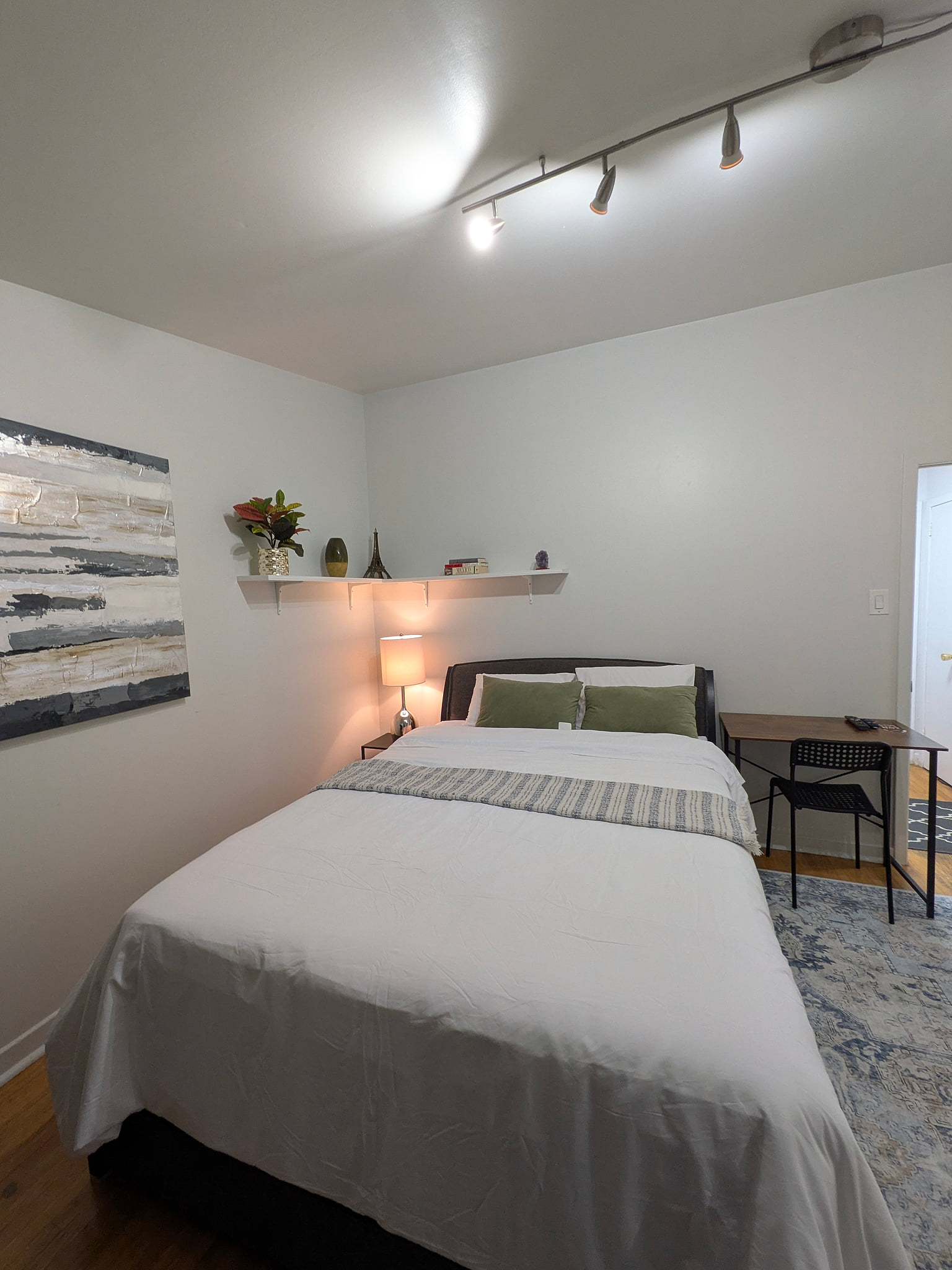 Room #3 - Queen Size Bedroom in Shared Townhouse