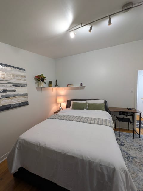 Room #3 - Queen Size Bedroom in Shared Townhouse