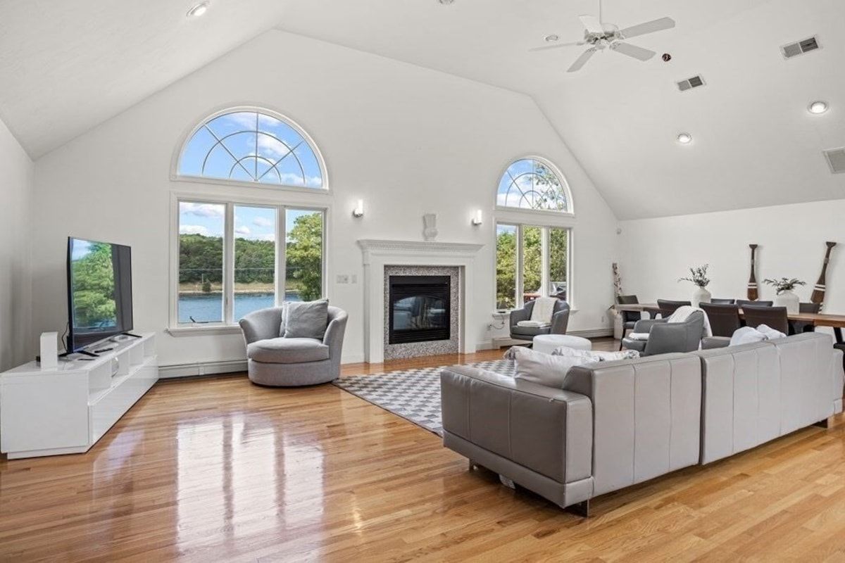 Spectacular waterViewHome