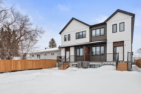3BR T/Home · WEM & Downtown · Sleeps 6 + Parking image 2